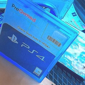 PS4 GTA5 Instal disc. Pre Owned